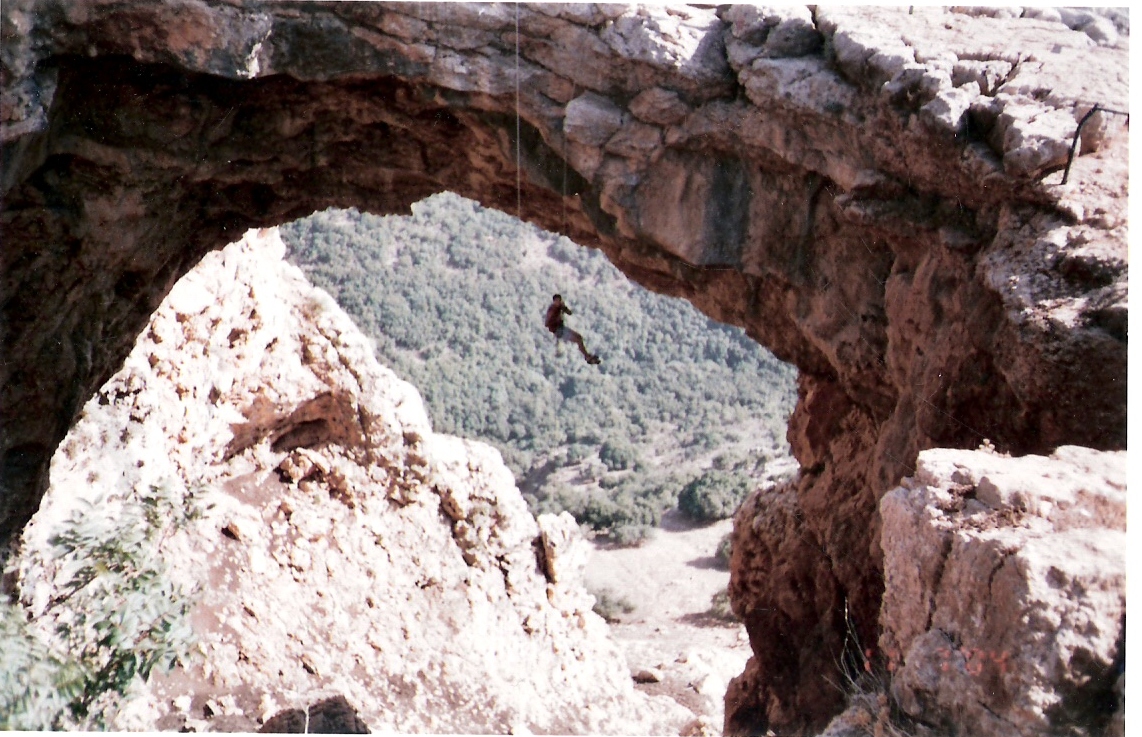 גלישה במערת קשת