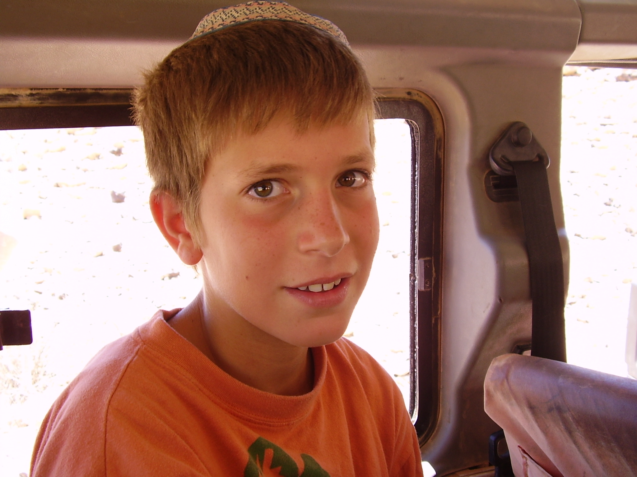 קיץ תשסה ישי בן 10 בטיול גיפים במצפה רמון